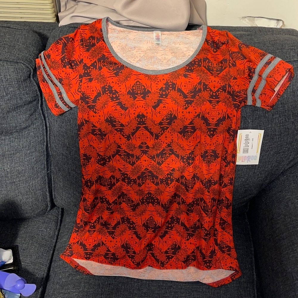 LuLaRoe NWT Red Black Gray Baroque Raglan Tee XXS
